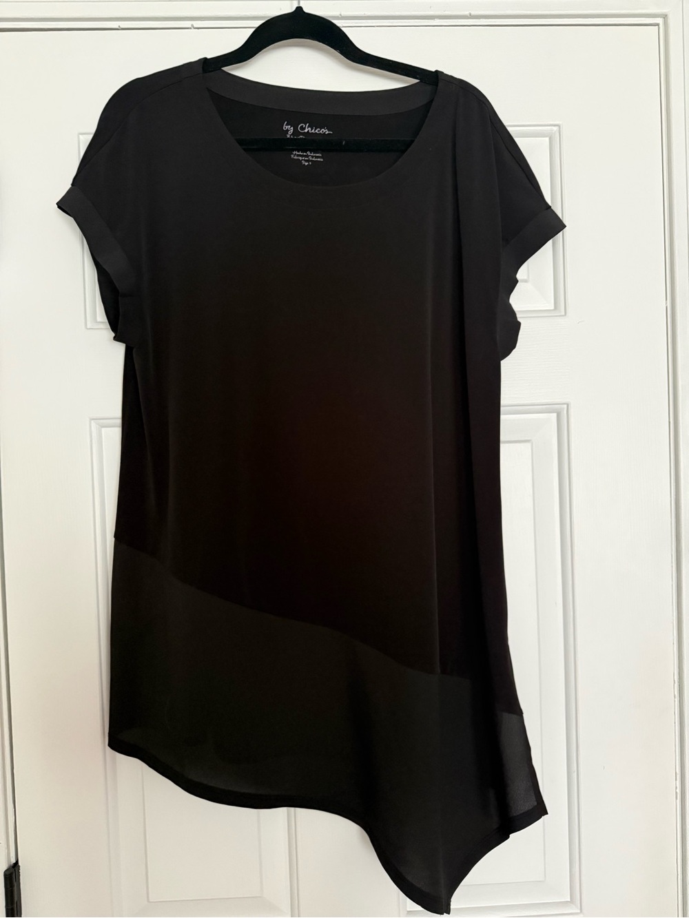 Beautiful long black dressy tunic by Chico’s
Size 2. GUC